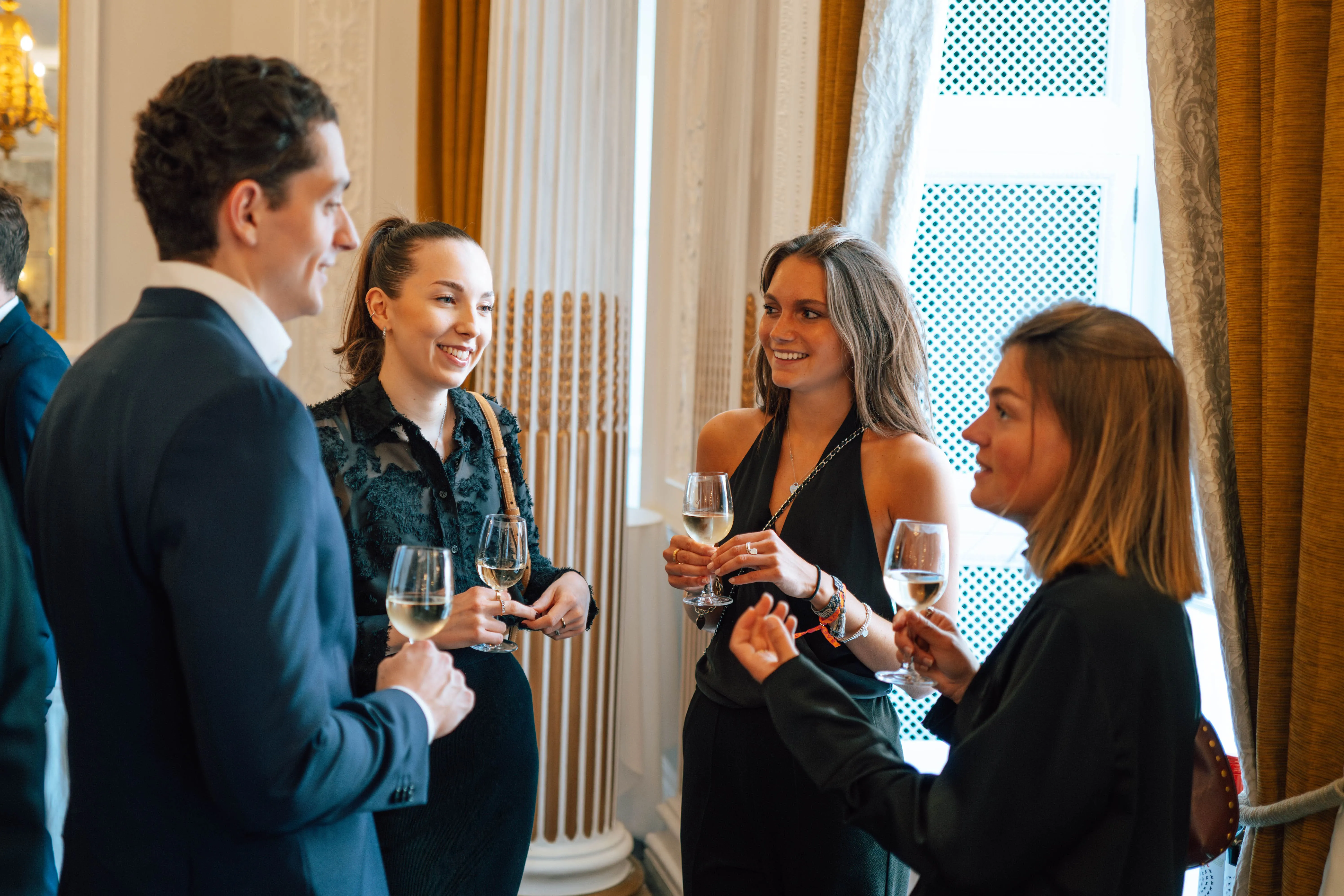 Students networking at the German Finance Dinner